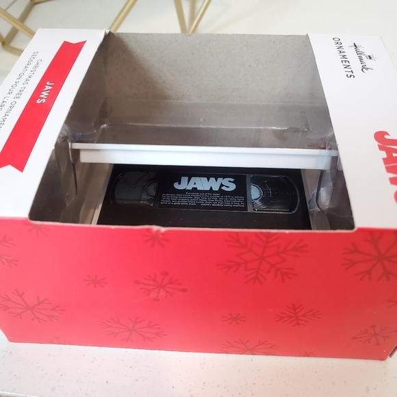 NIB Jaws VHS Retro Hallmark Tree Ornament - Picture 3 of 6